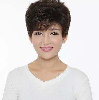 40岁焗油焗啥颜色好看,55岁女性焗油什么颜色好看