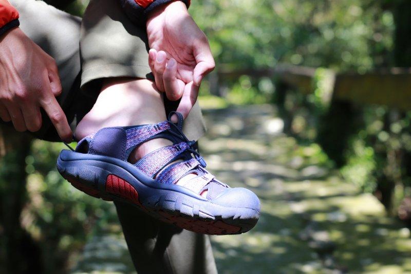 keen2018年湖水蓝凉鞋,户外防水透气凉鞋