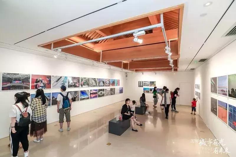 从星巴克纸杯到保利的“光”