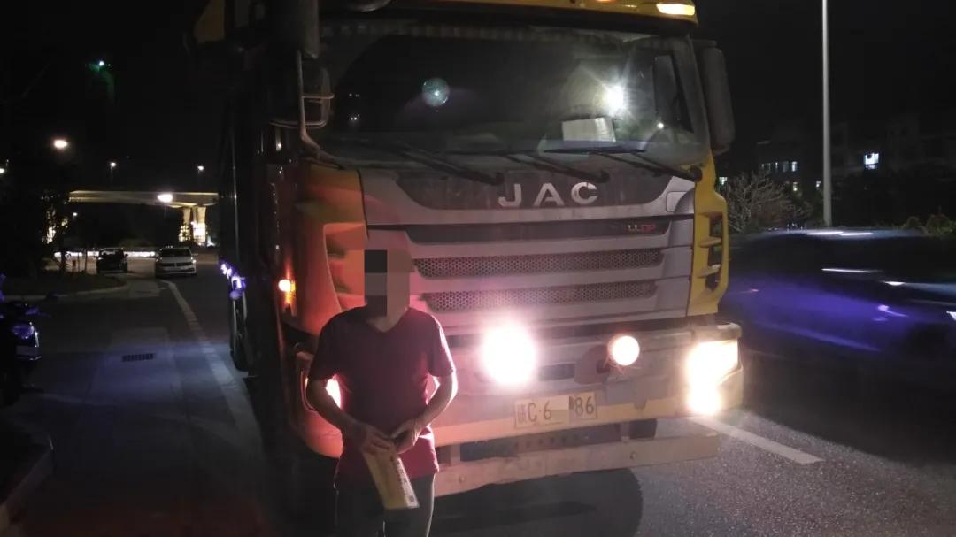 男子带着刚到手的A2驾照来珠海打工！只用5天就出事了！强调：是真的！