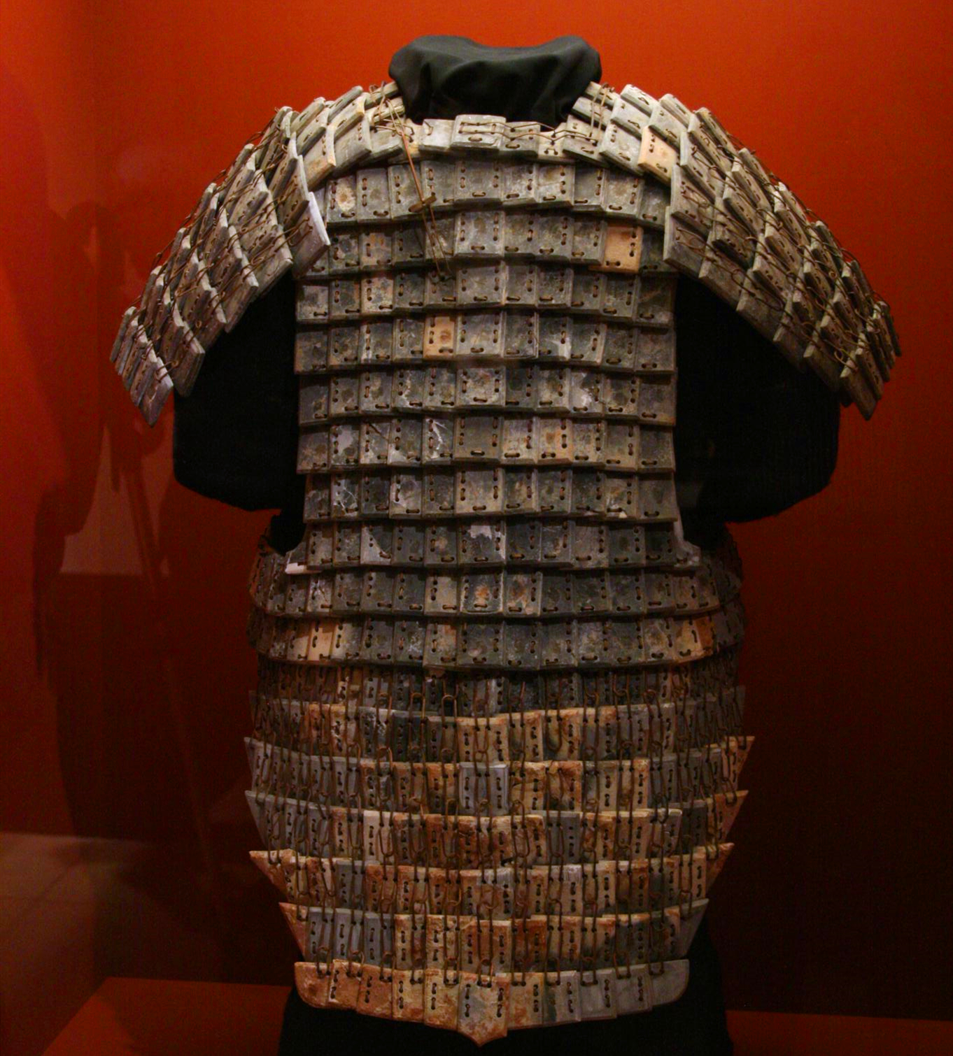 历史上实用性最高的铠甲,古代铠甲一般用铁还是用钢