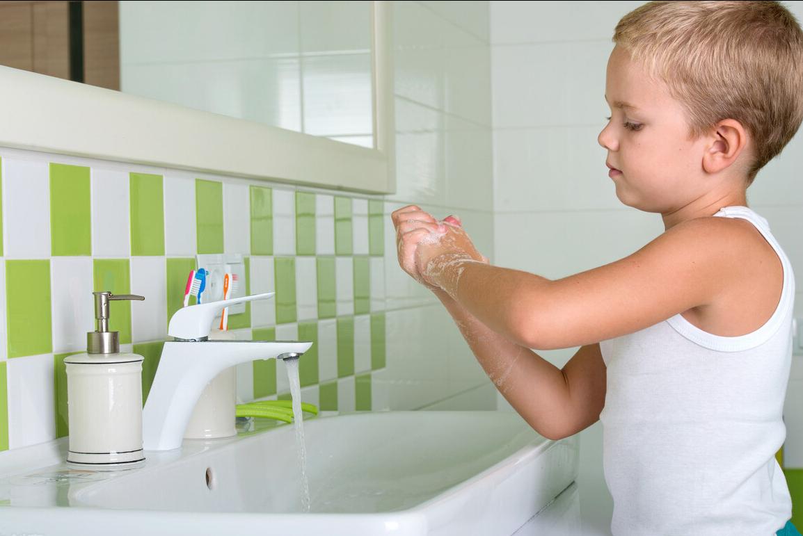 小孩没有得手足口病脱甲怎么回事,5岁小孩突然脱指甲怎么回事