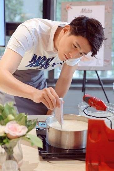 男19岁没考上大学学什么手艺好,没考上大学的男孩适合学什么手艺