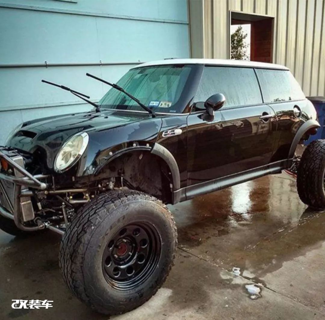网友花费十几万，把MINI乡下人爆改成大脚怪