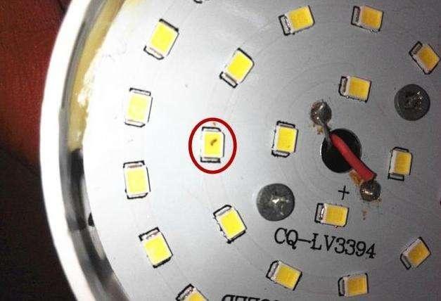 led灯珠坏了短接修复视频,led灯有微弱光但不亮简单修复