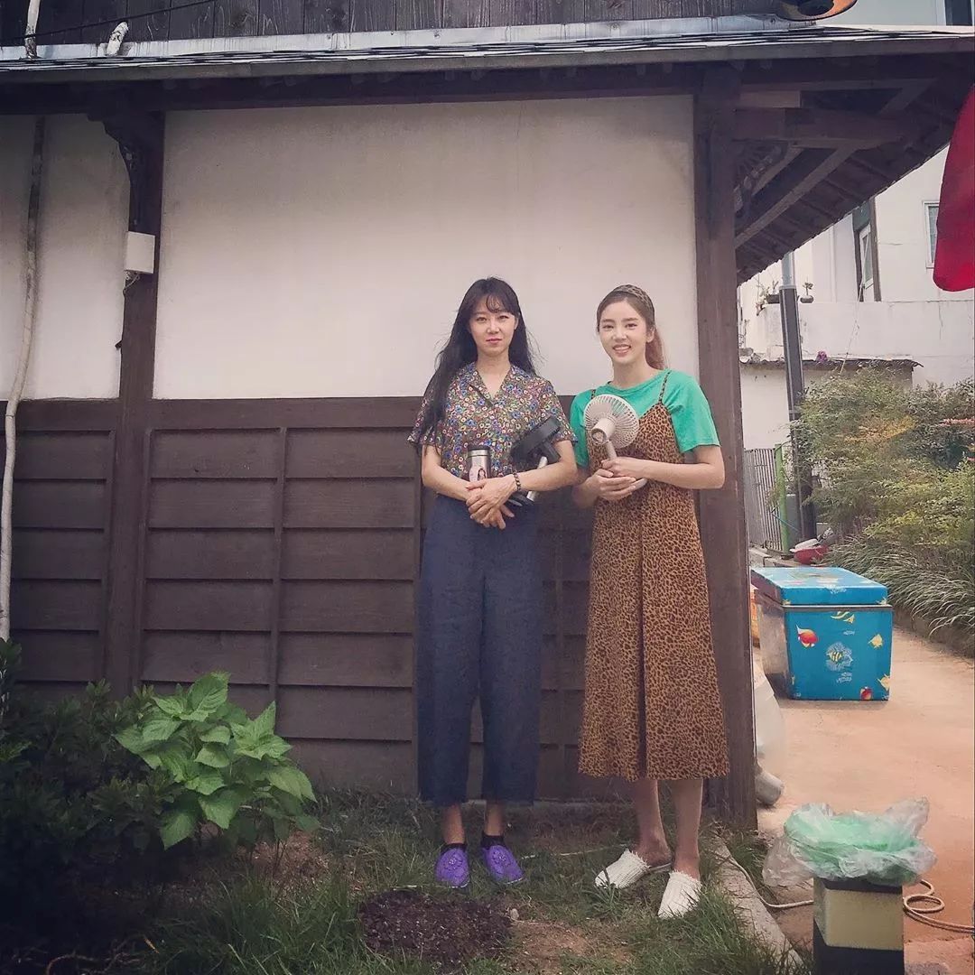 韩剧女主连衣裙穿搭,韩剧中冬天碎花半身裙