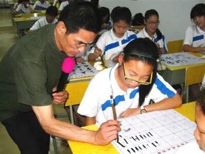 学生太调皮不听管教老师怎么办,学生不听管教家长也不管他怎么办