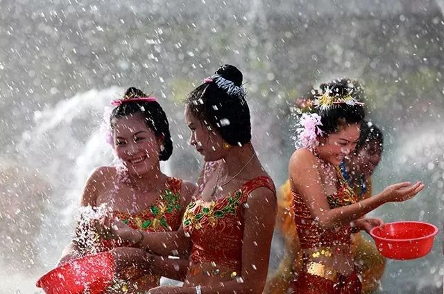 了解西双版纳的风俗和民族文化,西双版纳哈尼族特色民族文化