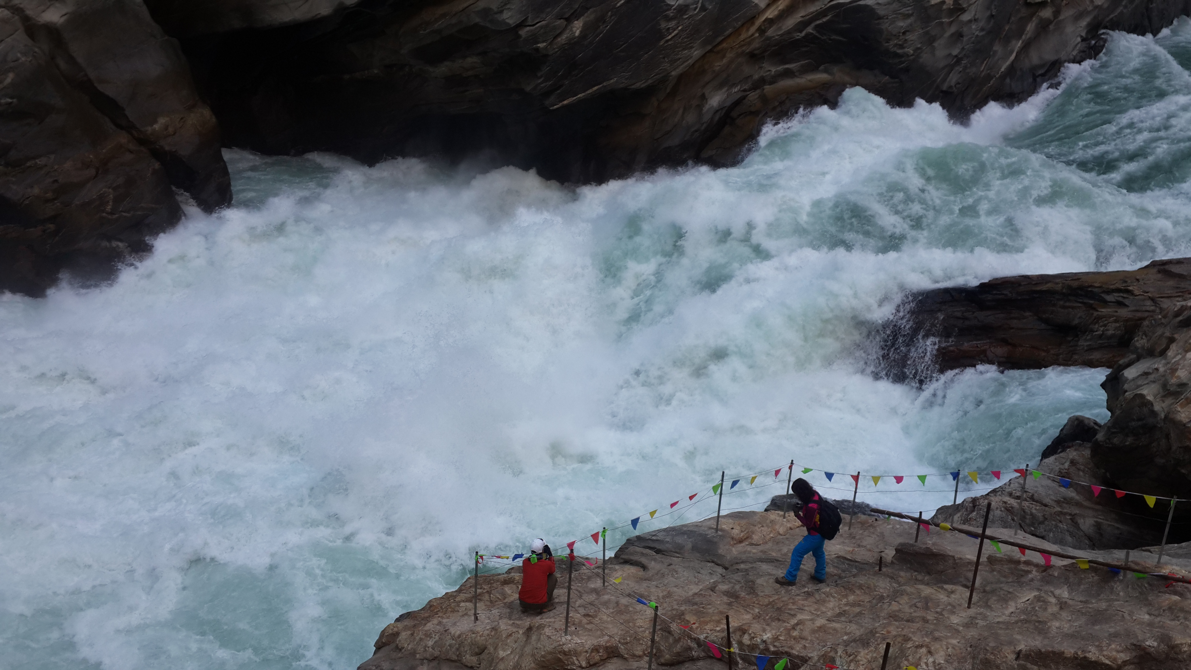 虎跳峡全球十大经典徒步,虎跳峡徒步世界排名