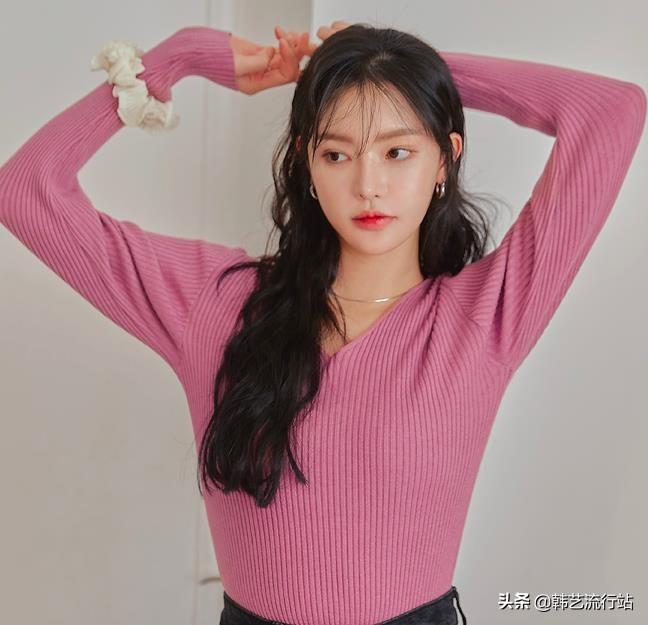 先睹为快:2021春季韩版针织衫新款在明星和模特中流行出现