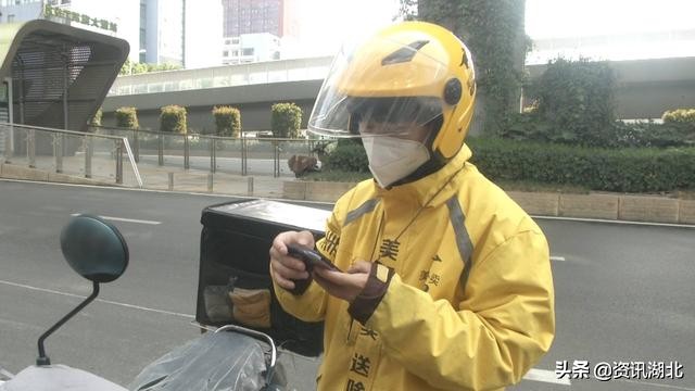 我在武汉|何文文：白加黑外卖小哥一天送餐200多份