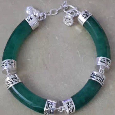 玉手镯断了是什么寓意,玉手镯没有断有裂痕代表什么