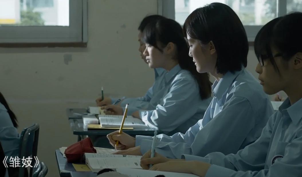 *妓雏**：十四岁少女被养父欺负，亲生母亲站在门前却坐视不管！