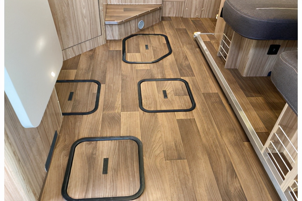 隆翠一号旗舰双拓展房车,隆翠房车3号前门版