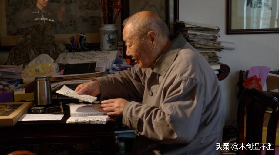 他是新中国第一代国医泰斗，五毒圣手，收徒学费仅为两担米