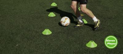 足球一对一突破动作,足球单脚带球训练视频