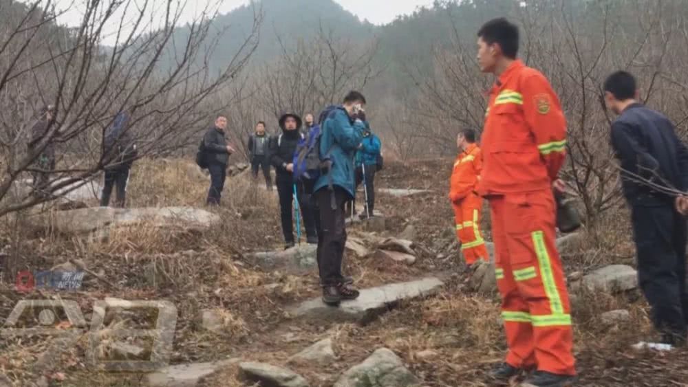 爬崂山的野路驴友,驴友被罚视频完整版