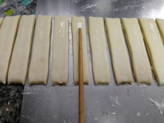 炸油条怎么放碱面最好,炸油条怎么和面不用泡打粉