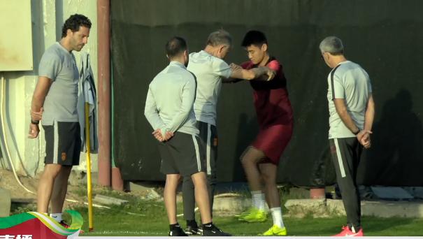 国足训练1.5小时,国足训练首次全员到齐