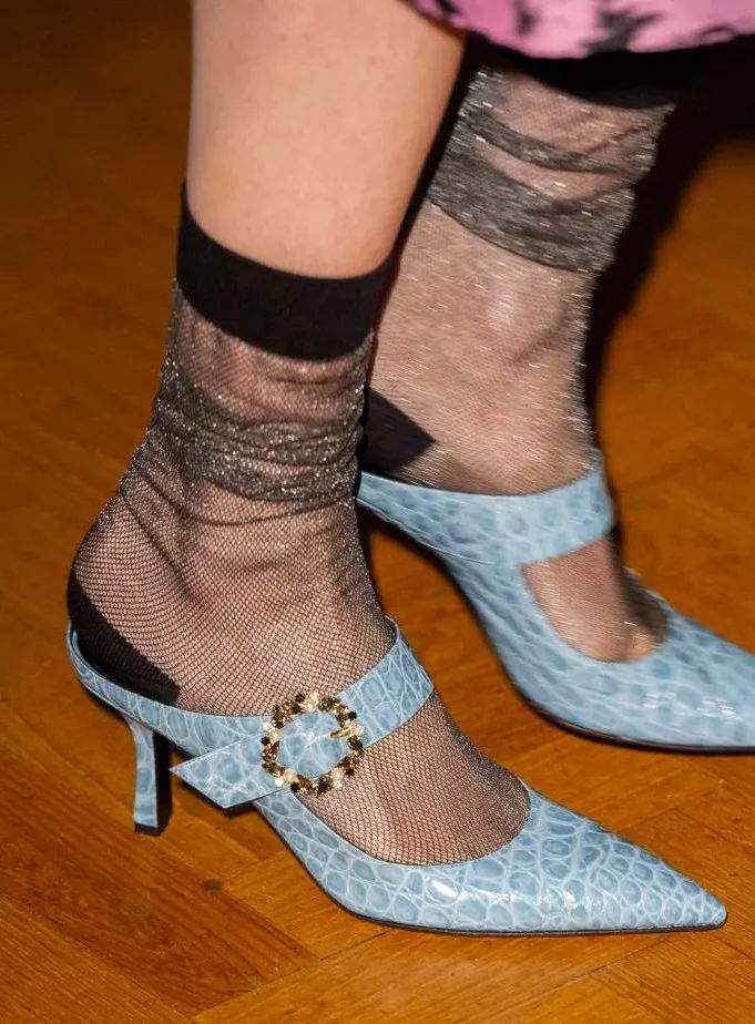 今年流行的露脚袜,是不是现在都流行穿长袜不露脚踝