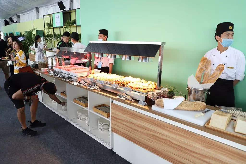 这车空间窄、没空调，只能躺着开，为啥一群男人都想开？