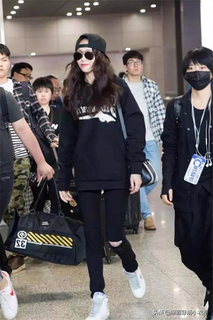 显瘦黑色卫衣,黑卫衣的四种穿搭