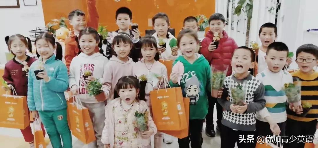 植树节播撒梦想厚植希望,植树节拥抱春天播种绿色放飞希望