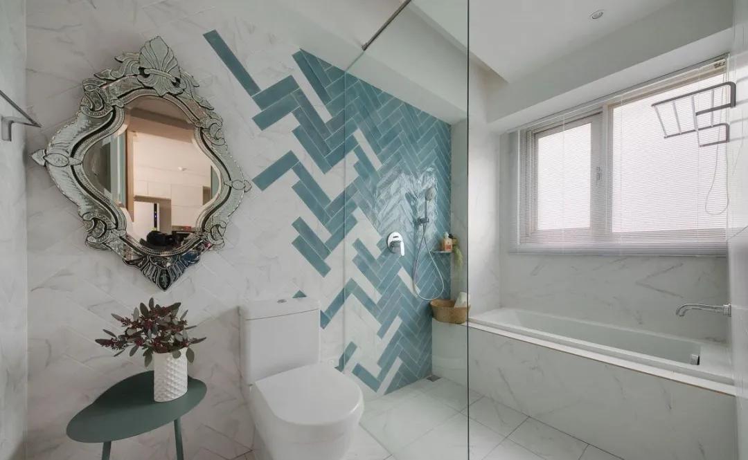 4平米卫生间瓷砖600*1200直贴效果,卫生间400*800深灰色瓷砖腰线效果