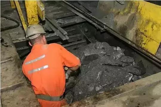 巴西奶奶绿这么贵是有道理的，开采太难了！都是高科技