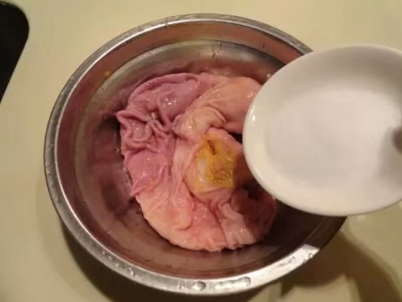 为什么猪肉洗了好多遍还是有血水,猪肉清水洗方法