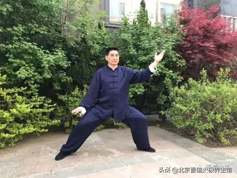 俯身拱腰松督脉,正确的松腰骨姿势