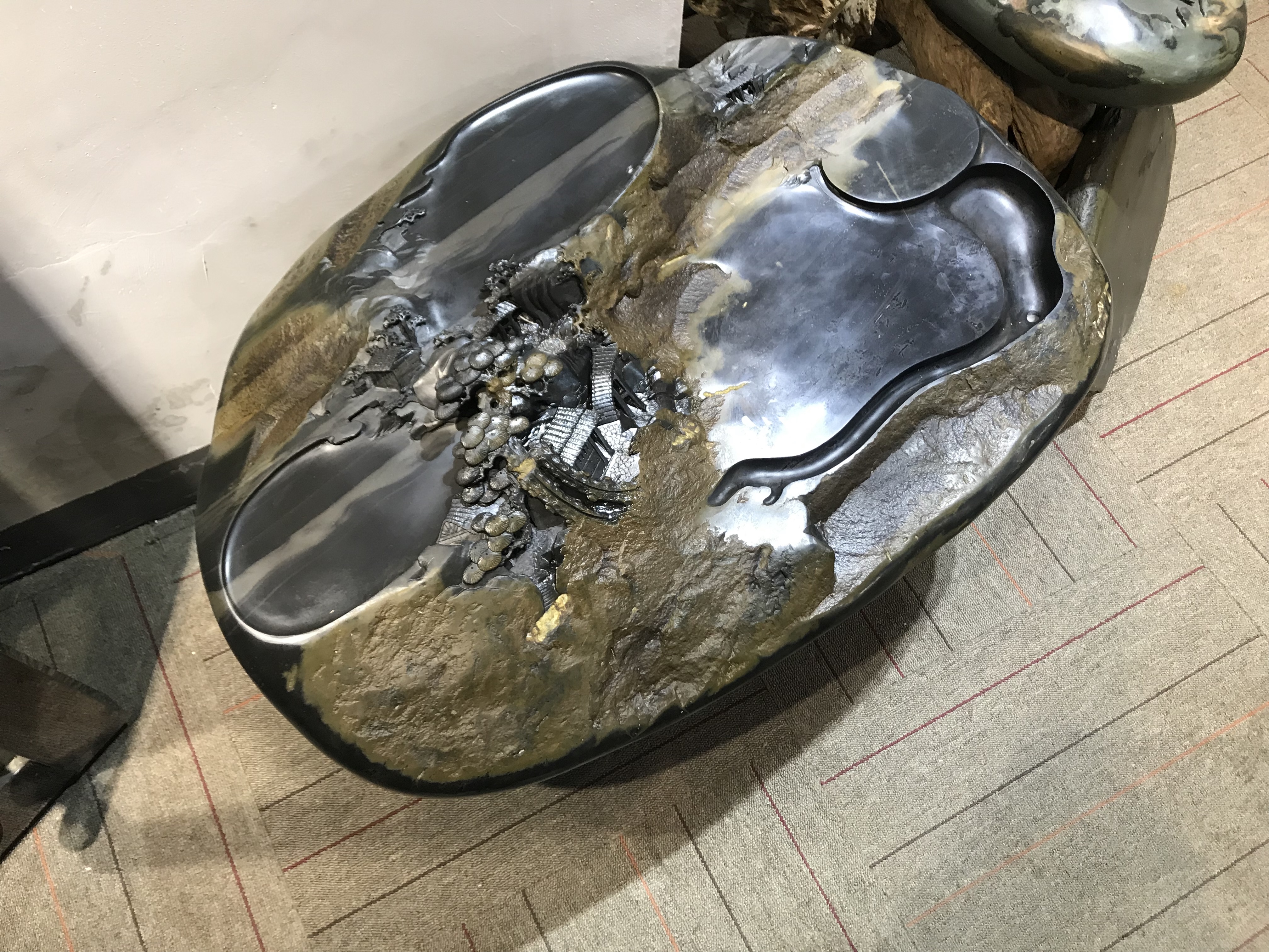 把石头雕刻成刀,把石头雕刻成工艺品