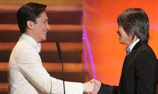 梁朝伟周星驰同台聊往事,梁朝伟对周星驰的评话