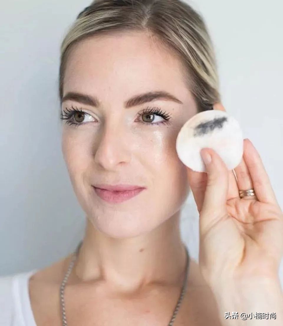 夏季补妆必备法宝让妆容焕然新生,怎样补妆才能让自己的妆容更好
