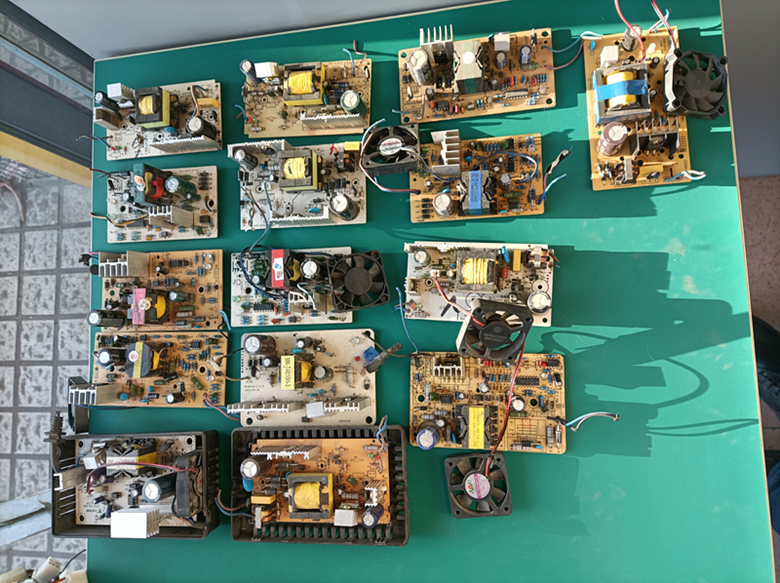 电瓶车充电器充电充不满就亮绿灯,电池充不满充电器就停止什么原因