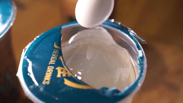 就这家连门都没有的2㎡小店,居然能在上海红17年?