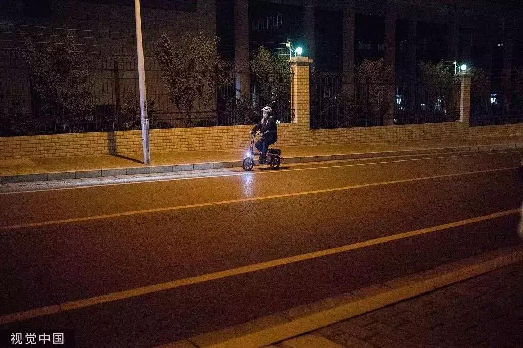 年轻女孩副业开情趣用品店遇奇葩，渣男一个月带17个女生光顾