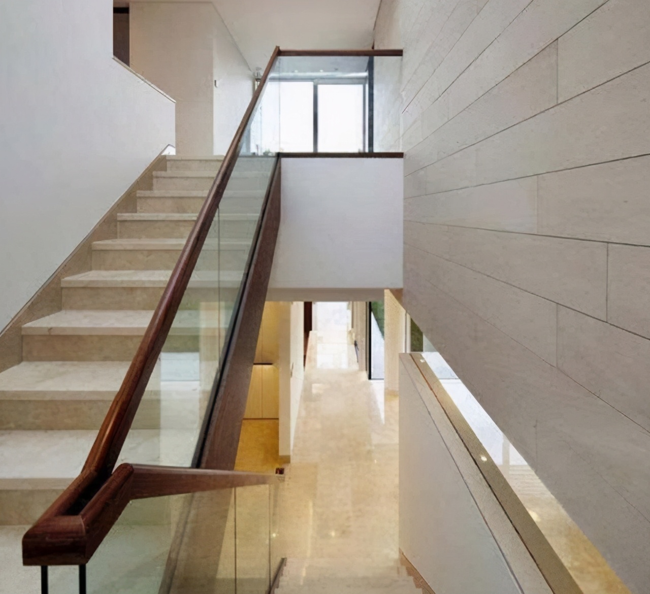 宋慧乔在韩国的森林别墅，连屋顶都种满了植物，仿佛住在深山野林