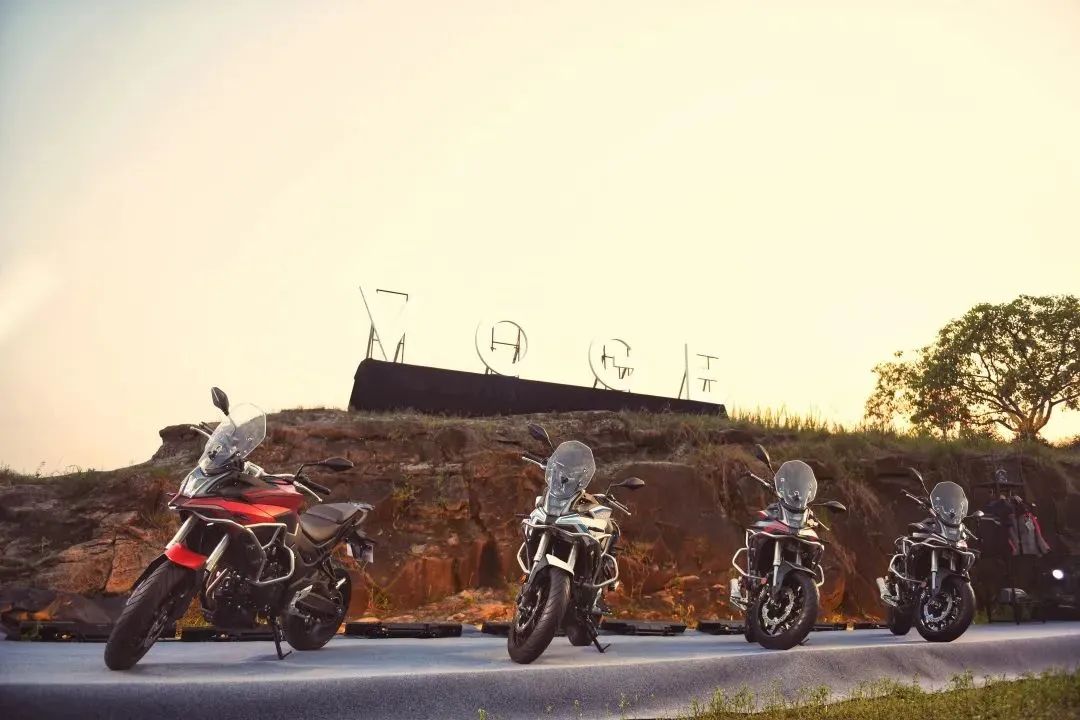 voge无极500r和豪爵铃木gsx250r,隆鑫voge大单缸