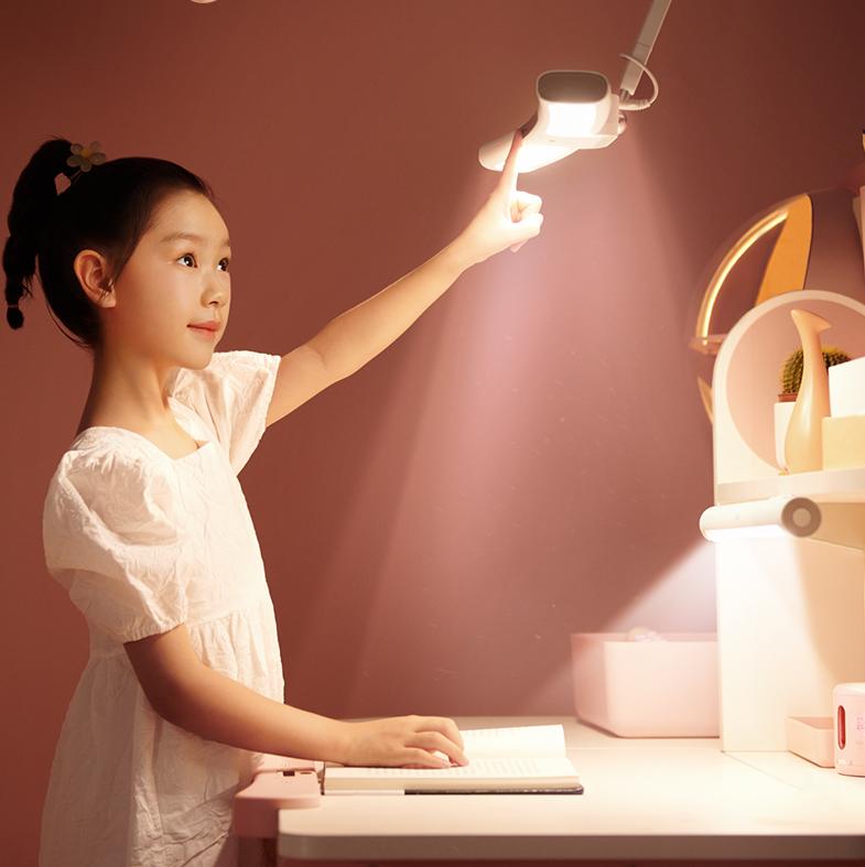 爱果乐和美嘉思儿童桌椅哪个好,爱果乐和黑白调儿童桌椅哪个好