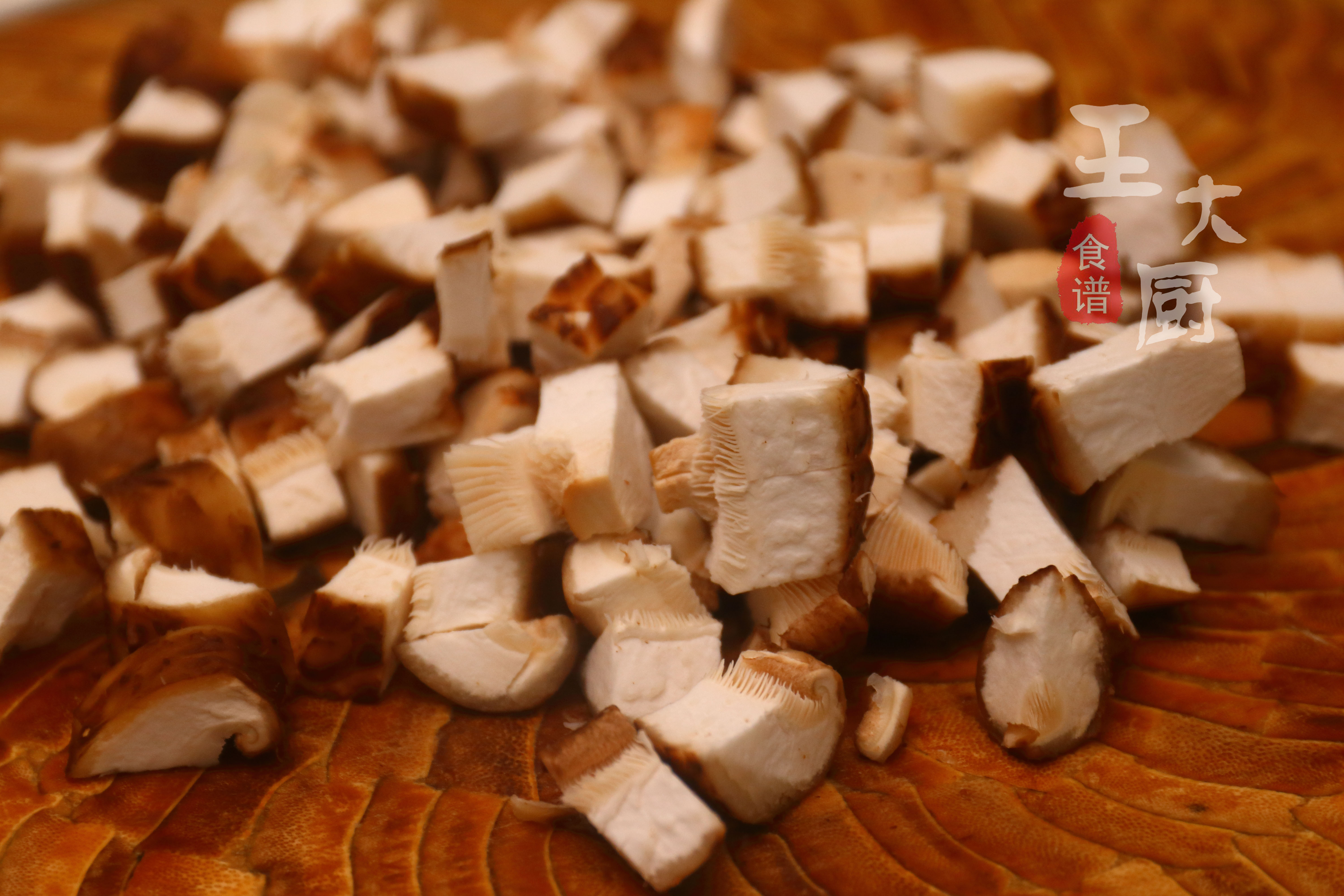 教你在家制作牛肉香菇酱香辣下饭,自制牛肉香菇拌饭酱