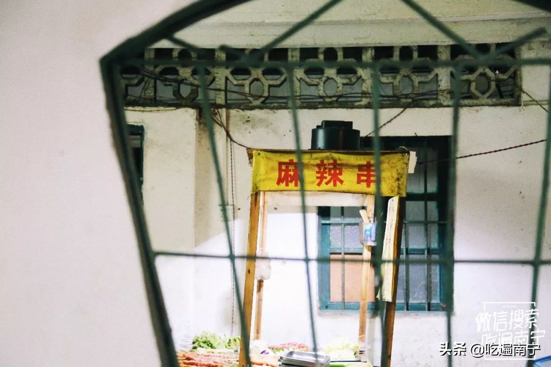 走错2次路,问了3个路人,终于找到偏僻小巷里的这家炸串店!