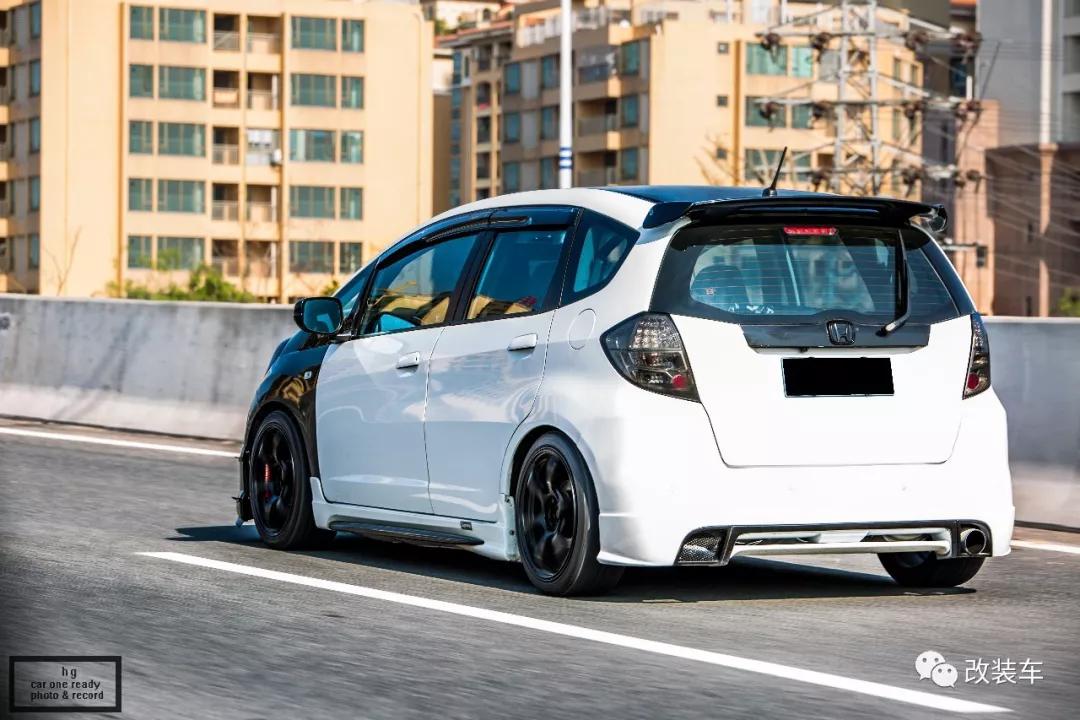 金杯海狮能推着么,金杯海狮可以坐几个人