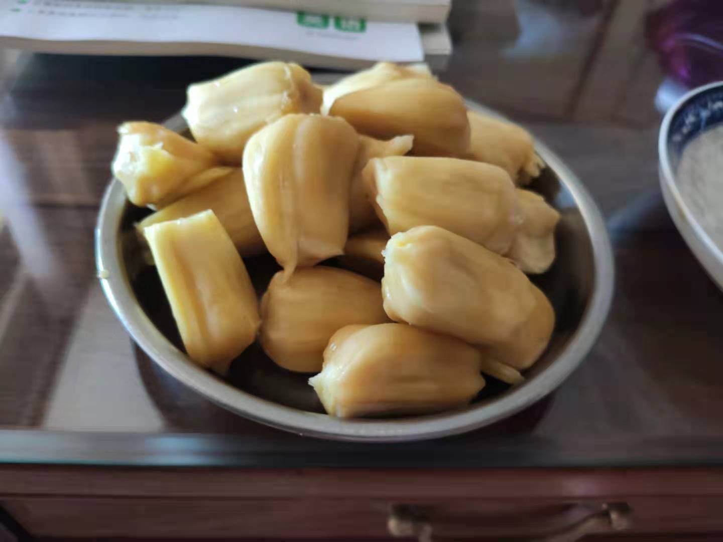 湛江菠萝蜜今年卖不起价,最低才几毛一斤,有没办法帮帮果农?