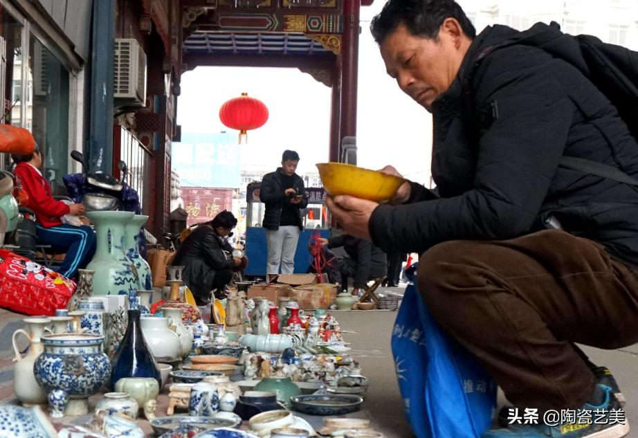 地摊卖小吃300万一年,地摊2元卖碗