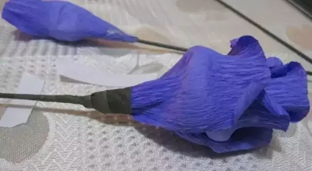 银杏叶手工花贴画幼儿园简单,彩色皱纹纸怎么做手工花幼儿园