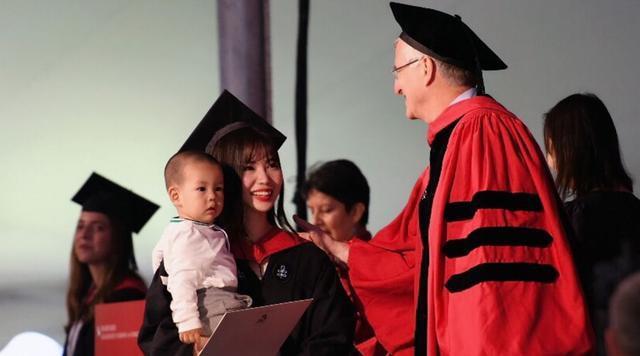 17岁拒上清华20岁带娃上哈佛,17岁放弃清华北大20岁考上哈佛