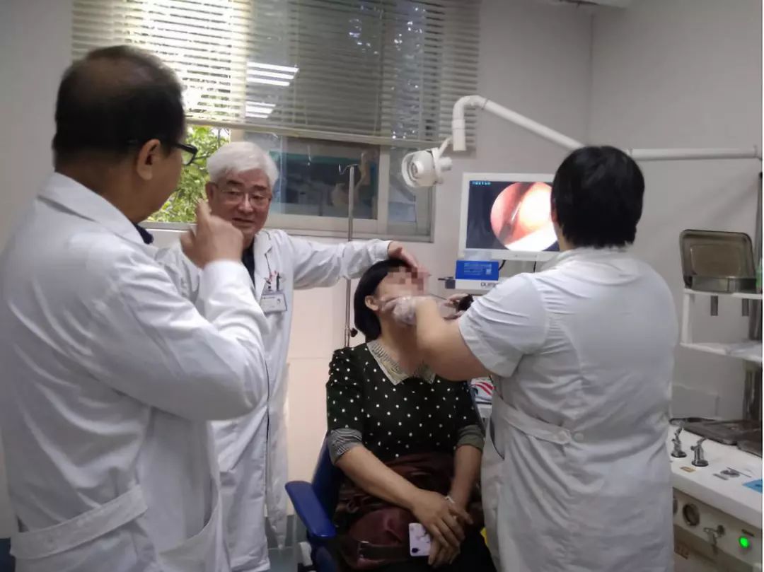 秋冬交替流鼻血怎么办,秋冬流鼻血吃什么药