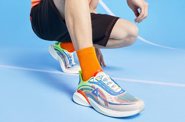 亚瑟士跑鞋和国产跑鞋,耐克跑鞋和国产跑鞋