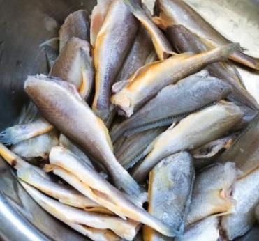 油炸鱼怎样把鱼刺炸酥,脆皮鱼怎样才能把鱼刺炸酥